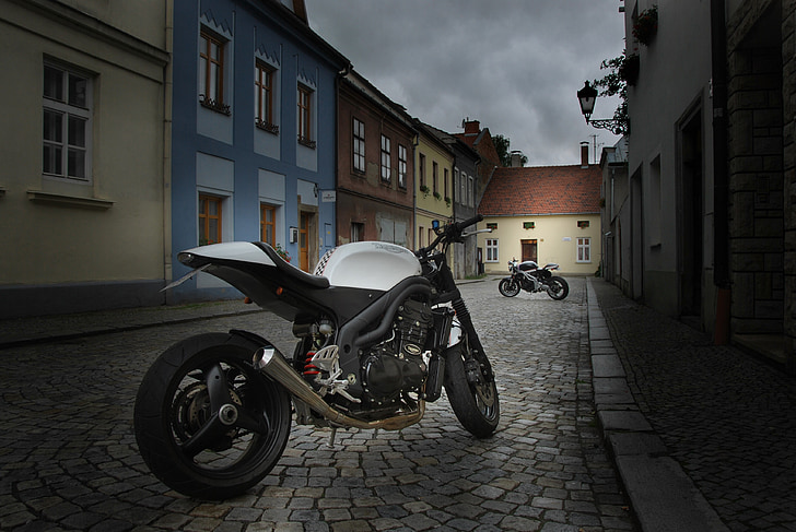 motocicleta, motocicleta, Triumf, Café racer, Orasul vechi