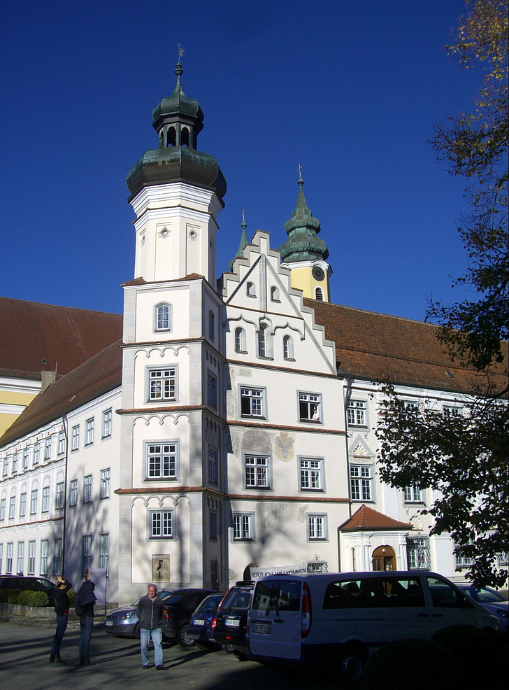 kláštor, červená na červenú, Klosterhof, budova kláštora, kláštorný kostol, jasná modrá obloha