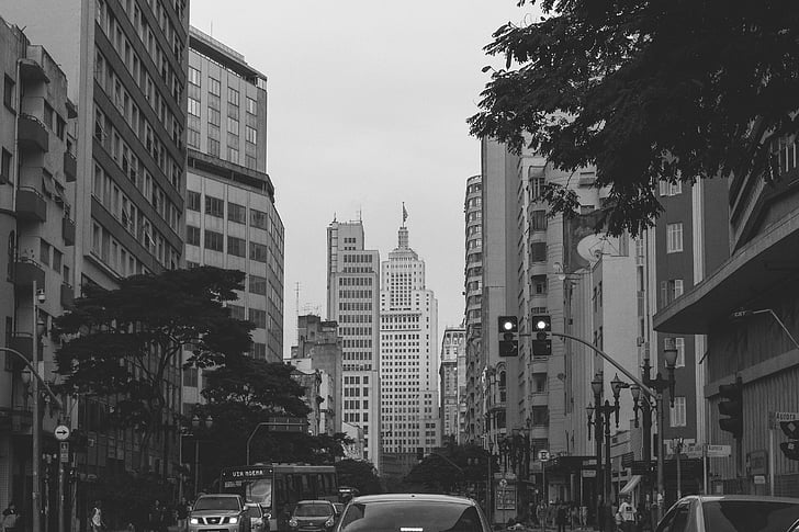 het platform, zwart-wit, gebouwen, auto 's, stad, groep, Hotel