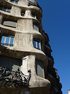 Gaudi, Barcelona, arhitectura, Spania, istoric, clădire