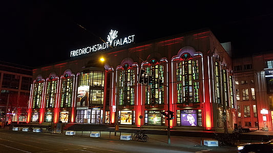 Berlynas, Friedricho miestas rūmai, teatras, Lankytini objektai, naktį, šviečiantys, miesto arenoje
