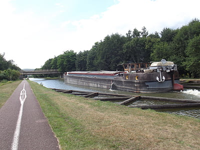 Marne canal Rhin, piste cyclable, barge, pont, paysage