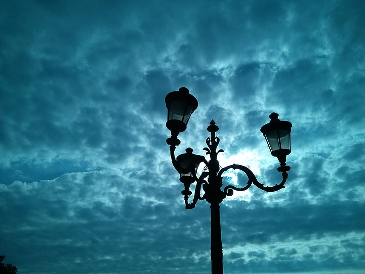 nebo, luč, ulične svetilke, perspektive, modra, oblaki, arhitektura