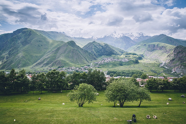 Monte kazbek, el paisaje, nube blanca, Georgia, aldea de la montaña, paisaje