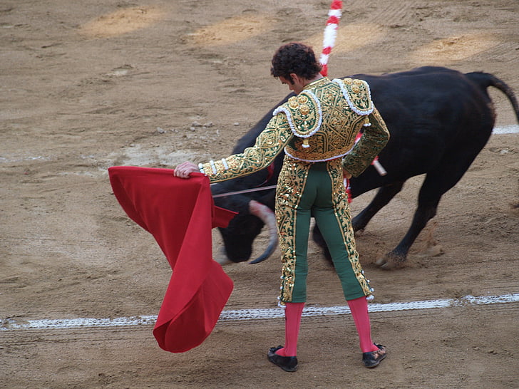 Jose tomas, matadort, amikor, bikák, kultúrák, népviselet, az emberek