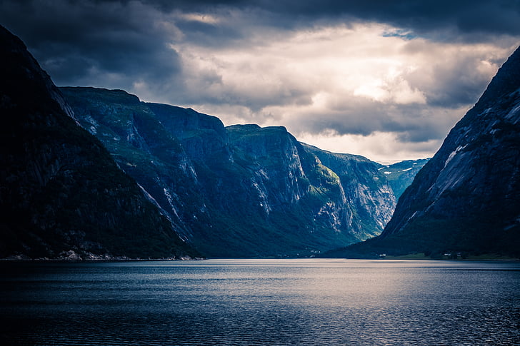 pokojné vody, útesy, oblaky, denné svetlo, Fjord, Frosty, túru