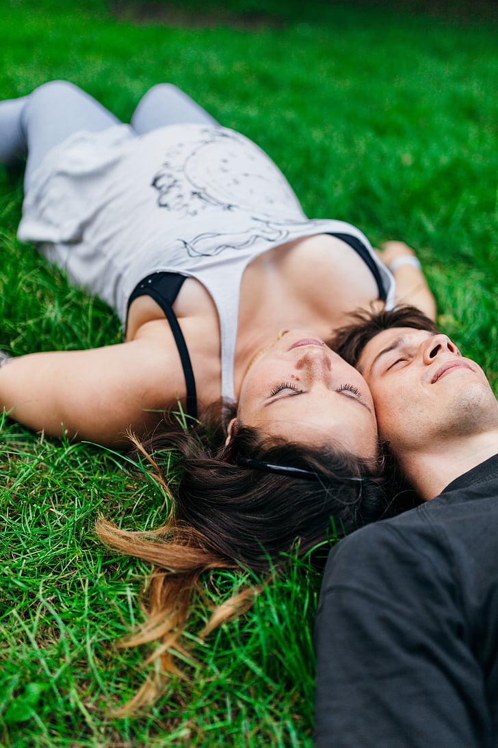 couple, laying, grass, park, casual, young, mommy to be