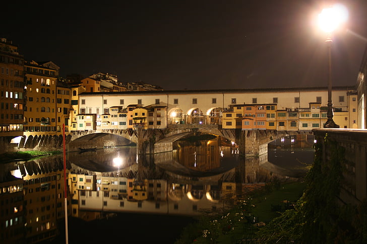 Italien, goldene Brücke, Nacht, HDR