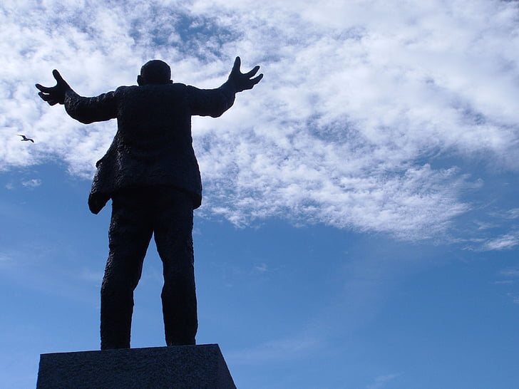 Jim Emilija statula, dangus, mėlynas dangus, mėlyna, ginklų, Miestas, Debesis