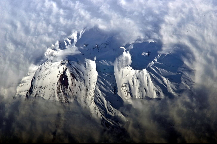 Rússia, Avachinsky vulcão, montanhas, neve, paisagem, imagem de satélite, céu
