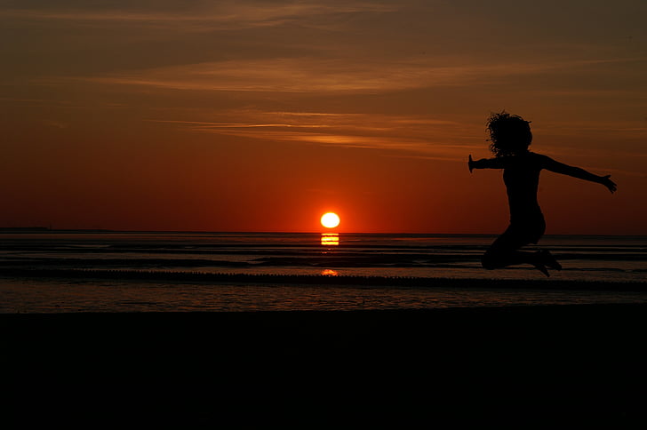 zonsopgang, vrouwen, strand, rood, -stap-springen, silhouet, zee