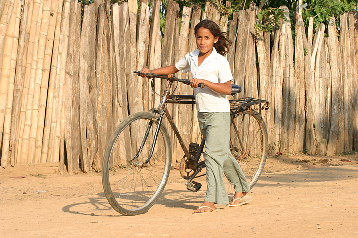 meitene, velosipēdu, saulriets, miera, laimīgs, basām kājām, bērniem