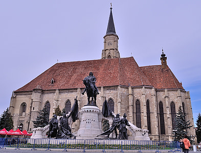 Cluj-Napoca, Rumænien, Mathias rex square, kirke, attraktion, statue, skulptur