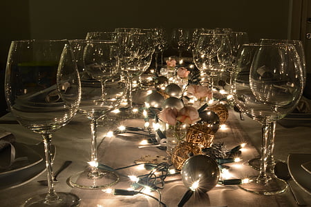 festa, utensílios de cozinha e utensílios de mesa, vidro, taças de vinho, tabela, atmosfera
