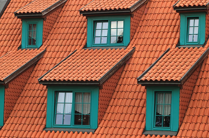 Polônia, Torun, arquitetura, telhas, Windows
