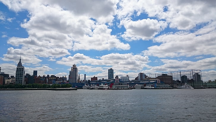 nuvens, cidade, à beira-rio, doca, naves, em new york city