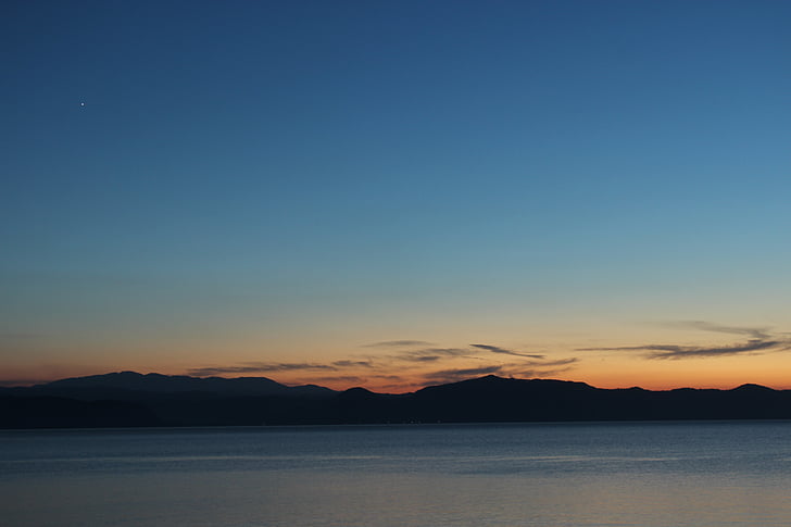 Lacul inawashiro, vedere seara, cer albastru, Fukushima, apus de soare