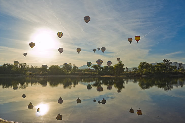 ballon en wijn festival, zwevend over meer, Lake skinner, Temecula, ca, Californië, Zuid-Californië