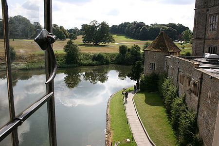озеро, Замок, Замок Лидс, Англия, Каменный замок, вид из окна на замок