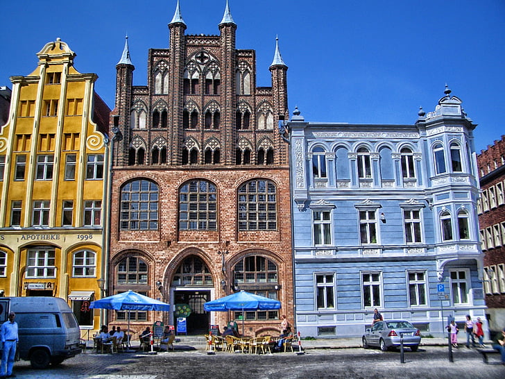 Stralsund, Vācija, pilsēta, ēkas, debesis, mākoņi, arhitektūra