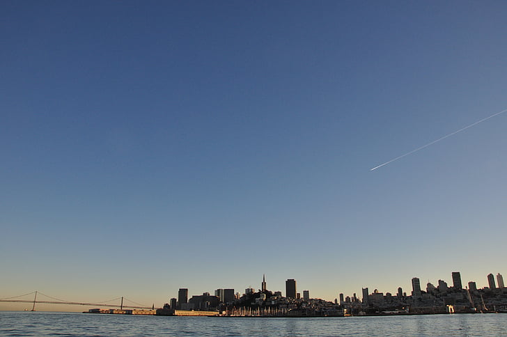 Stadt, Gebäude, in der Nähe, Blau, tief, Wasser, Himmel