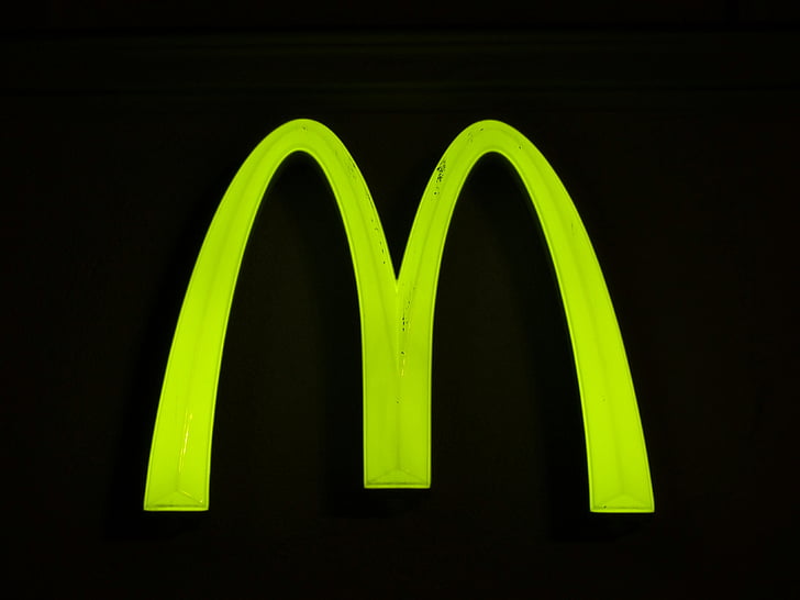 Escut, creació del cartell, rètol de neó, publicitat, McDonalds, neó verd, verd