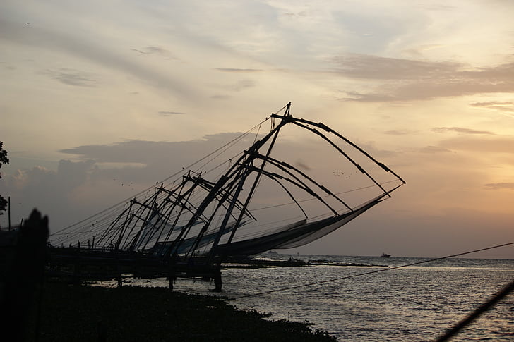 redes de pesca chinas, puesta de sol, Kerala, Kochi, tradicional