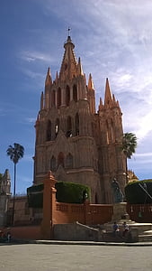 Parish, kyrkan, turism