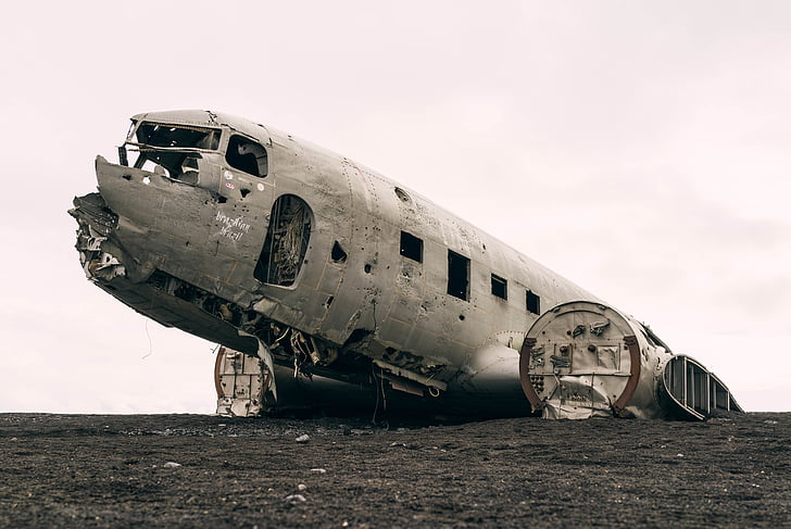 crashed, plane, land, cloudy, sky, daytime, ruined