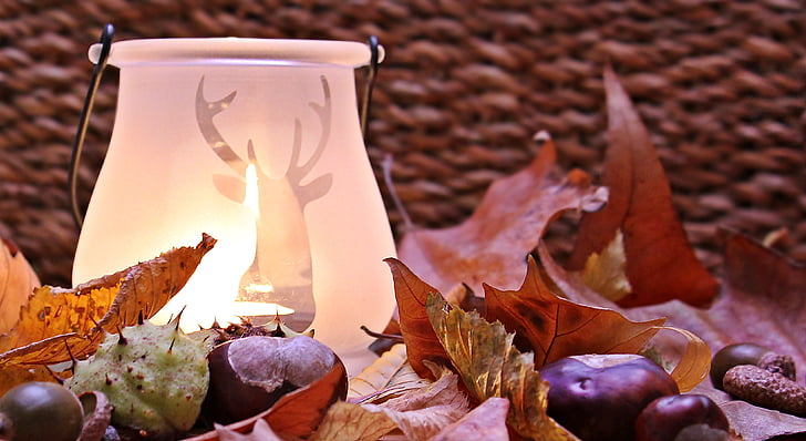 jesensko razpoloženje, jeseni, spadajo listi, listi, barva, tealight, čaj svetlobe v steklu