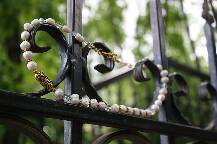 perle, Chaplet, ornament