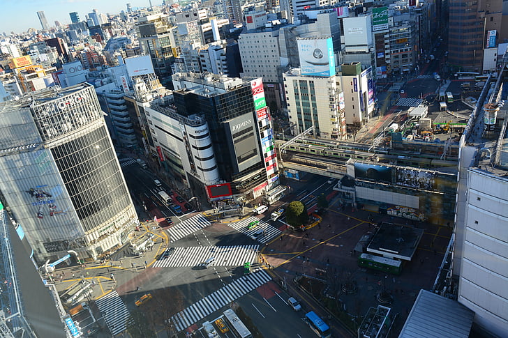 tänava vaade, kõrged hooned, Shibuya