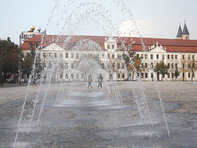 fountain, magdeburg, church square