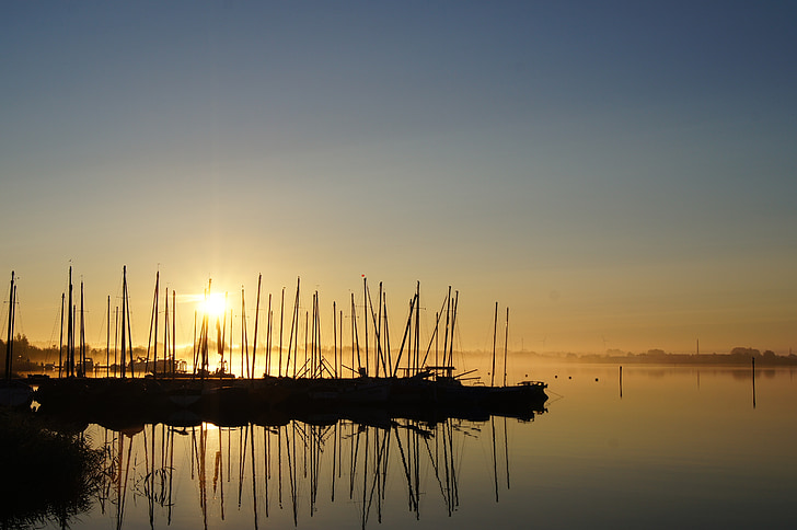 morning sun, fog, sailing boats, sail masts, sky, sea, water