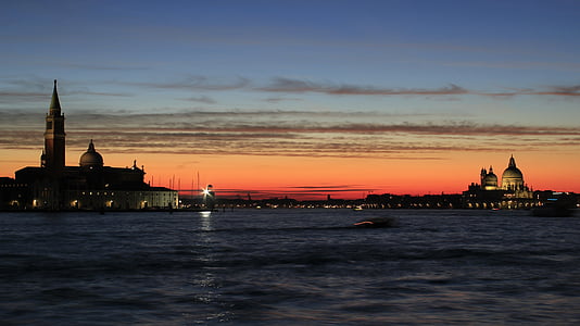 Venedig, Nattlandskap, havet, arkitekturen av byggnaden, resor semester, Istanbul, solnedgång