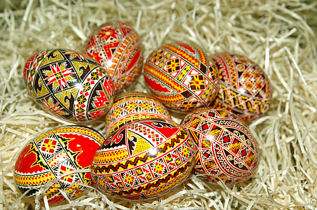 romania, easter eggs, painted œufs, straw