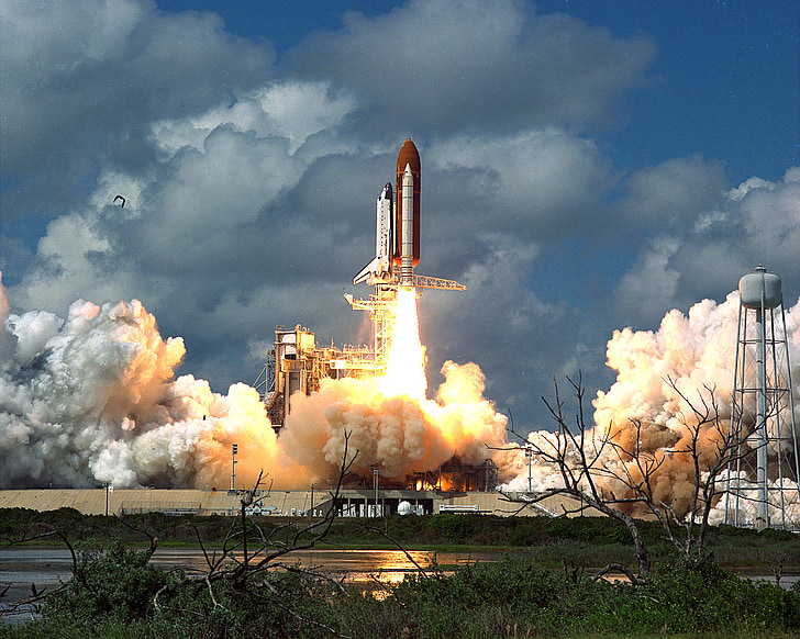 Spaceshuttle Discovery, lancering, missie, astronauten, LiftOff, raketten, ruimtevaartuig