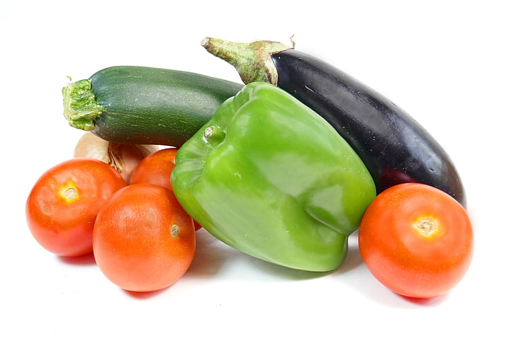 verduras, tomates, berenjena, cortar, una alimentación saludable, vegetales, fondo blanco