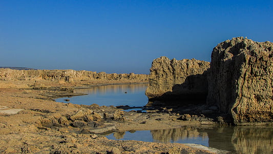 Cypr, Ajia napa, Makronissos, formacje skalne, odbicie, wody