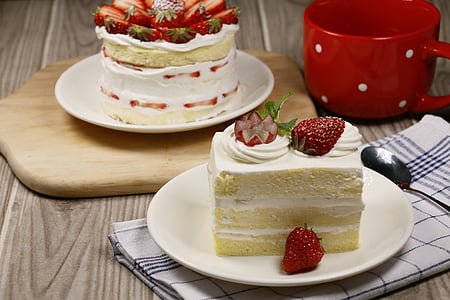 small cake, baking, delicious, strawberry cake, plate, food and drink, no people