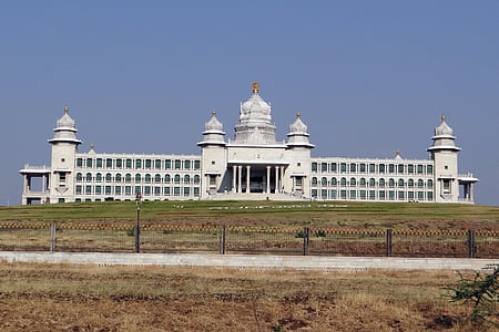Suvarna soudha, edificio legislativo, Belgaum, Nuevo, tiro largo, Karnataka, India
