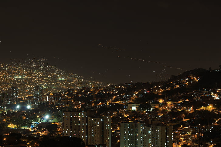 à noite, Medellín, cidade, Colômbia, paisagem urbana