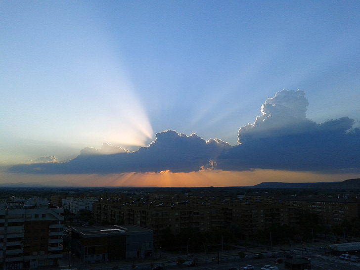 Zaragoza, Ebro, España, ciudad, nubes, edificios, puesta de sol