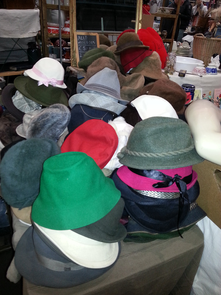 пазар, бълха пазар, втора ръка, шапки, продажби, колекция, цветове