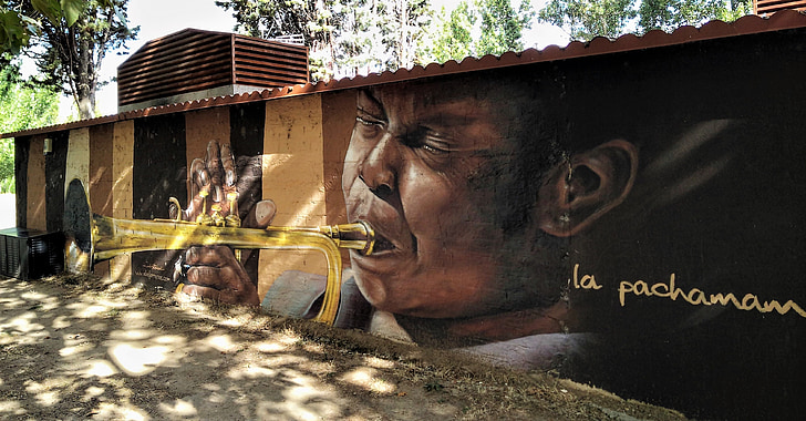 salamanca, wall mural, graffiti, trumpet, cafe