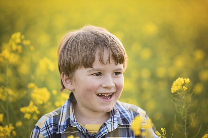 berniukas, veido, geltona, gėlės, mielas