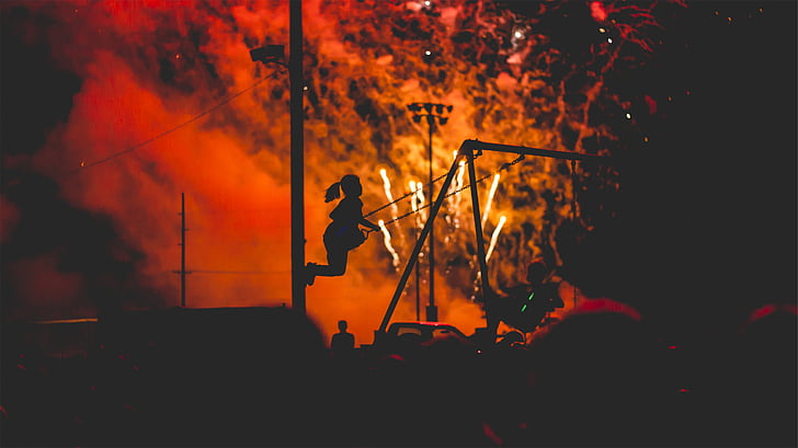 silhouette, femelle, rouge, arrière-plan, feux d’artifice, fumée, spectacle de lumière