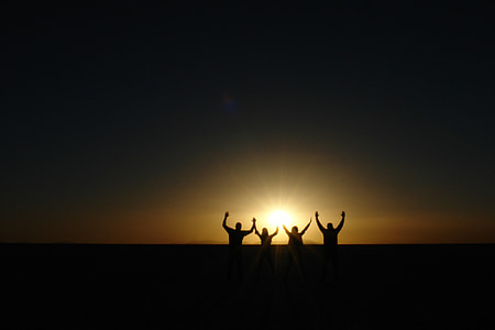 zahajajoče sonce, ljudje, Salar uyuni, obzorje, Bolivija, sončni zahod, silhuete