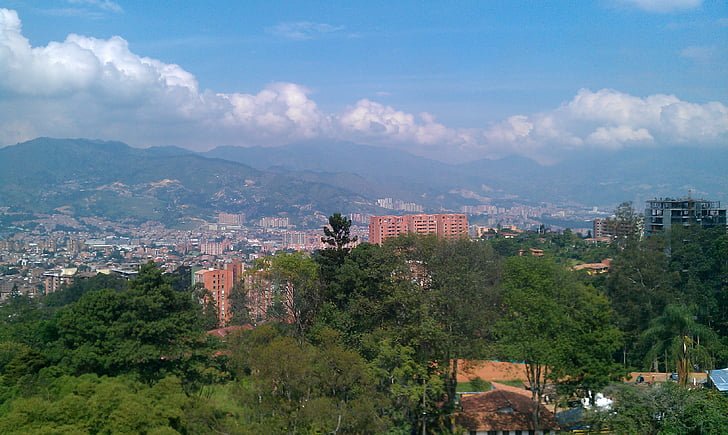 Medellín, Kolumbie, slunce, obloha, mraky, venku, klidný