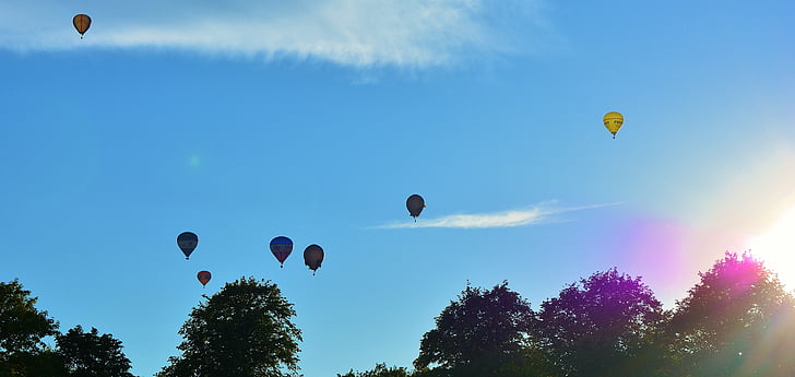 globus aerostàtics, blau, cel, globus, volant, flotant, arbres